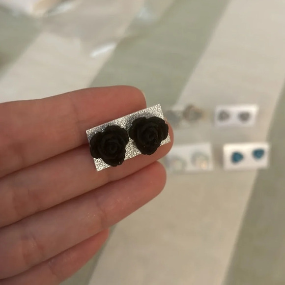 Set of assorted sparkly heart and flower earrings pierced studs - Picture 2 of 10